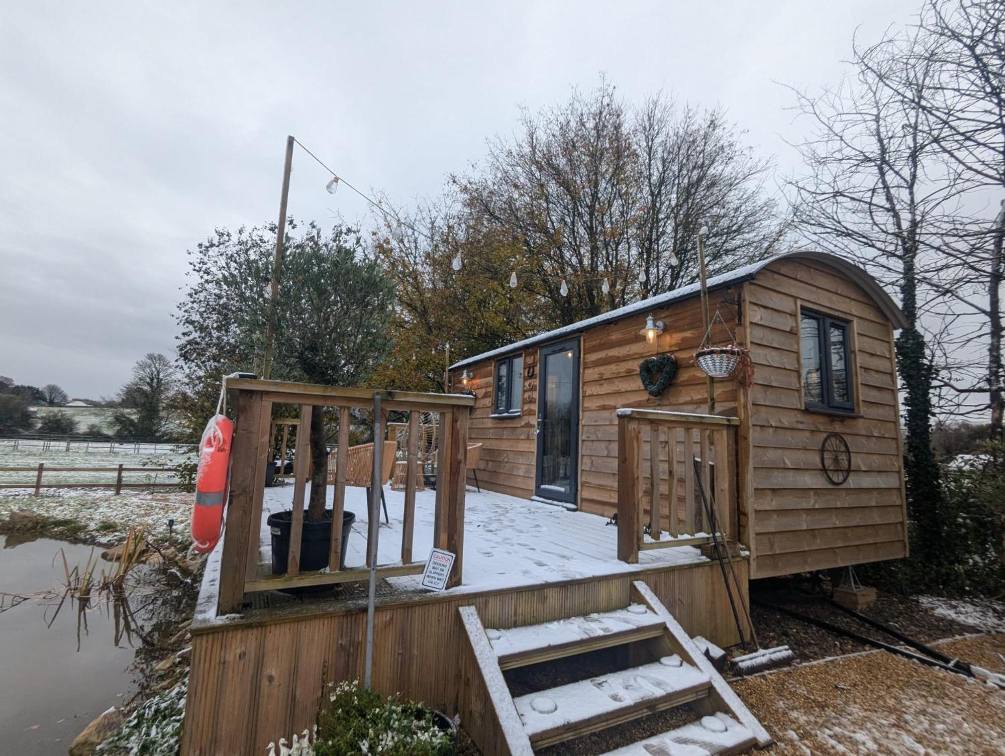 Rusty Duck Retreat Shepherds Hut Shedfield エクステリア 写真