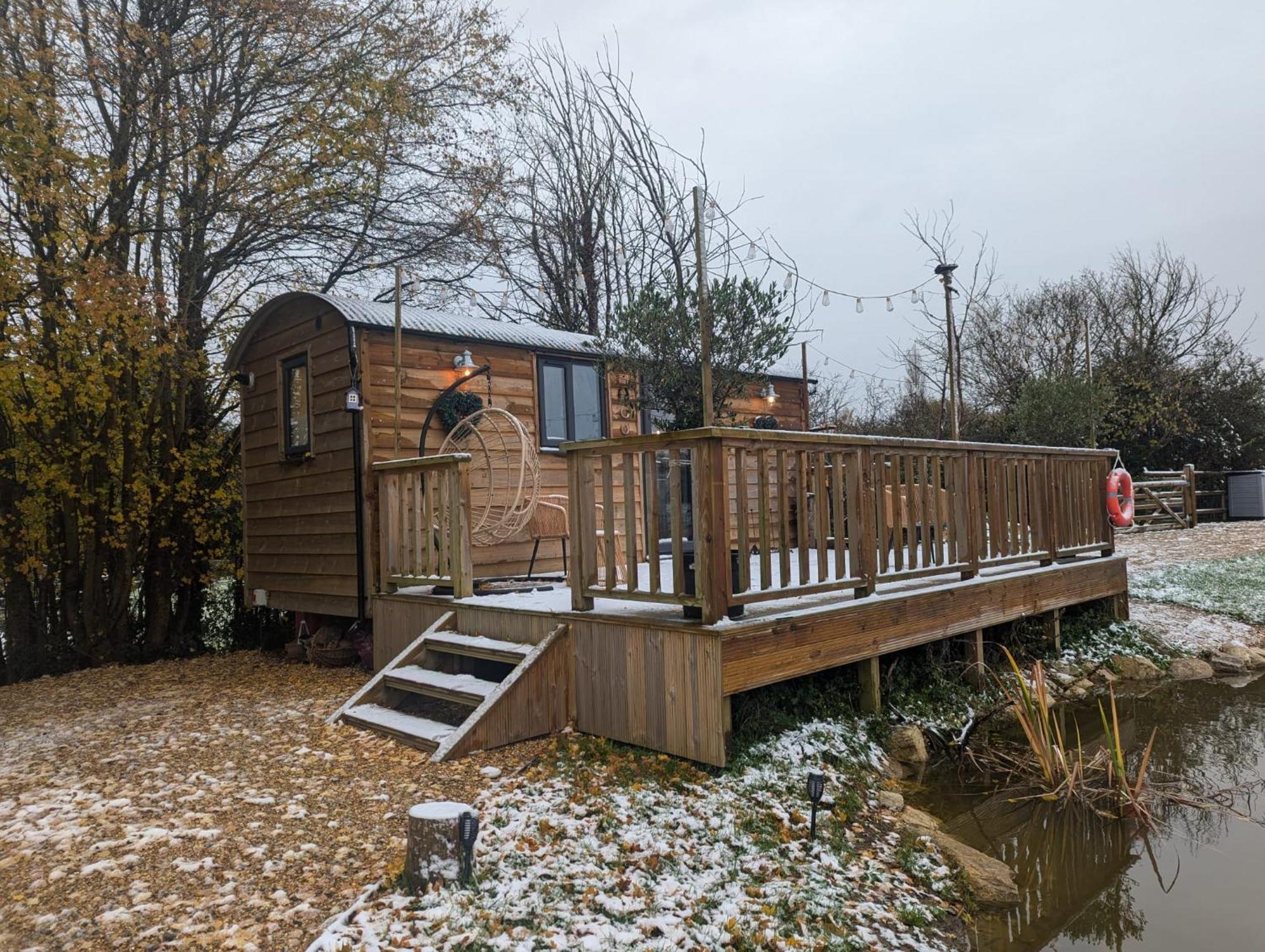 Rusty Duck Retreat Shepherds Hut Shedfield エクステリア 写真